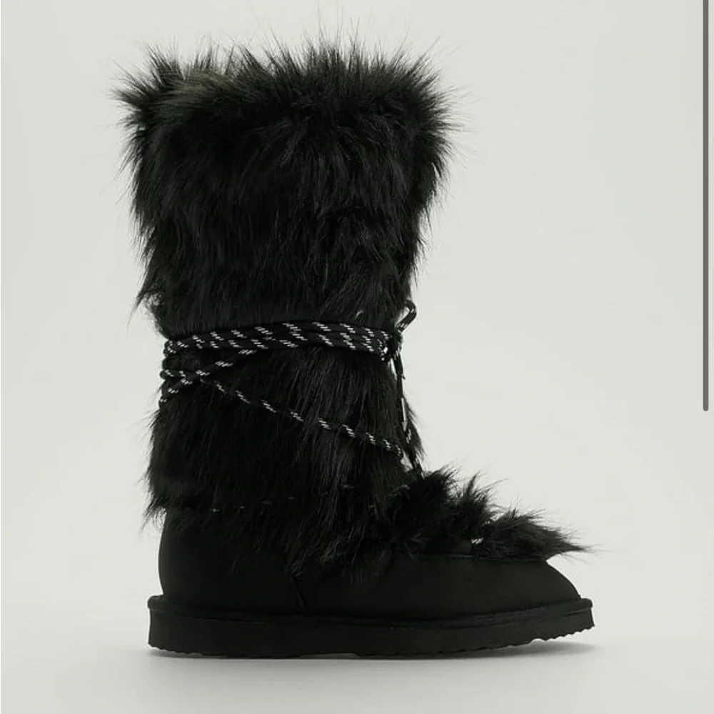 Faux Fur Winter Snow Boots - Black
